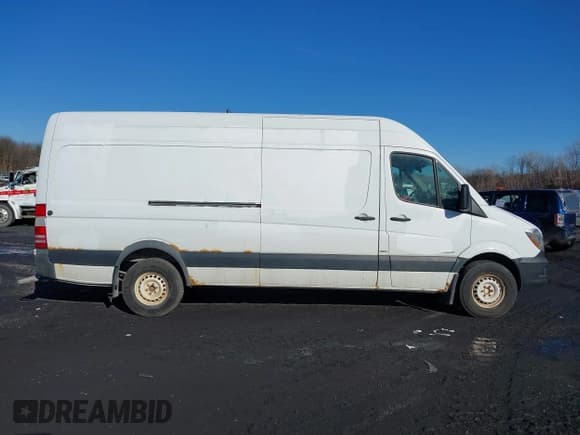 ✅ 2015 Mercedes-Benz Sprinter • VIN: WD3PE8DB2FP123304 • Lot: 41521950. Wystawiony na IAAI z przebiegiem 354 595 mil. Bezpłatny archiwum sprzedaży aukcyjnych z USA i szczegółowy raport historii pojazdu na DreamBid. Zdjęcie 13.