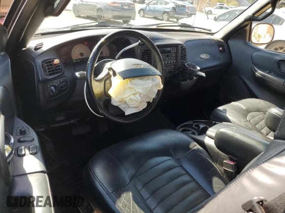 ✅ 2000 Ford F-150 XL • VIN: 2FTRX07L7YCA97835 • Lot: 65135825. Wystawiony na Copart z przebiegiem Nie podano. Bezpłatny archiwum sprzedaży aukcyjnych z USA i szczegółowy raport historii pojazdu na DreamBid. Zdjęcie 8.