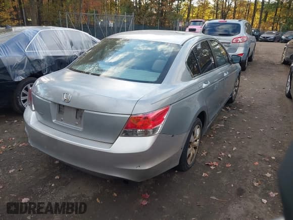 ✅ 2008 Honda Accord EX • VIN: 1HGCP267X8A031398 • Lot: 43659408. Wystawiony na IAAI z przebiegiem 307 494 mil. Bezpłatny archiwum sprzedaży aukcyjnych z USA i szczegółowy raport historii pojazdu na DreamBid. Zdjęcie 4.