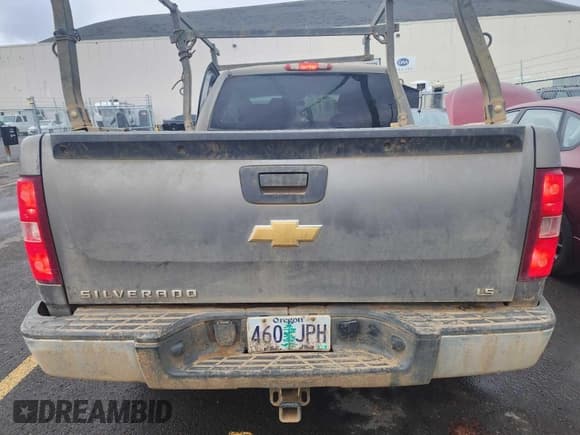 ✅ 2013 Chevrolet Silverado 1500 LS • VIN: 1GCRKREA2DZ147428 • Lot: 43851169. Wystawiony na IAAI z przebiegiem 187 046 mil. Bezpłatny archiwum sprzedaży aukcyjnych z USA i szczegółowy raport historii pojazdu na DreamBid. Zdjęcie 8.