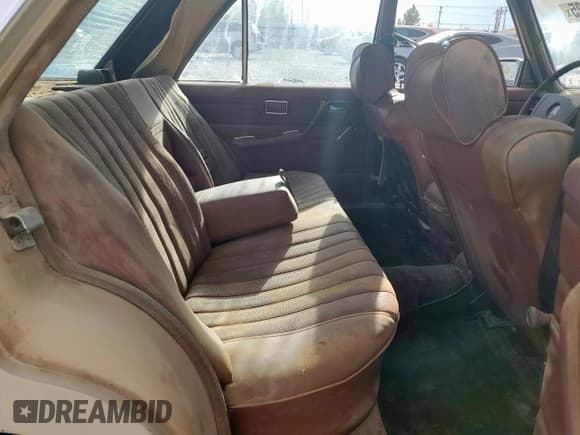 ✅ 1975 Mercedes-Benz 240 • VIN: 11511712094393 • Lot: 63930825. Listed on Copart with 74,494 mi. Free auction sales archive from the USA and detailed vehicle history report at DreamBid. Image 10.