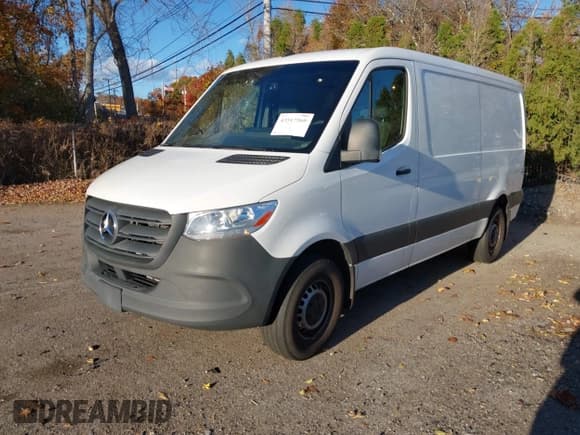 ✅ 2023 Mercedes-Benz Sprinter Cargo • VIN: W1Y70BGY4PT145018 • Лот: 43517560. Опубликован ранее на IAAI с пробегом 44 352 миль. Бесплатный доступ к архиву аукционных продаж из США и подробный отчёт об истории автомобиля на DreamBid. Изображение 2.