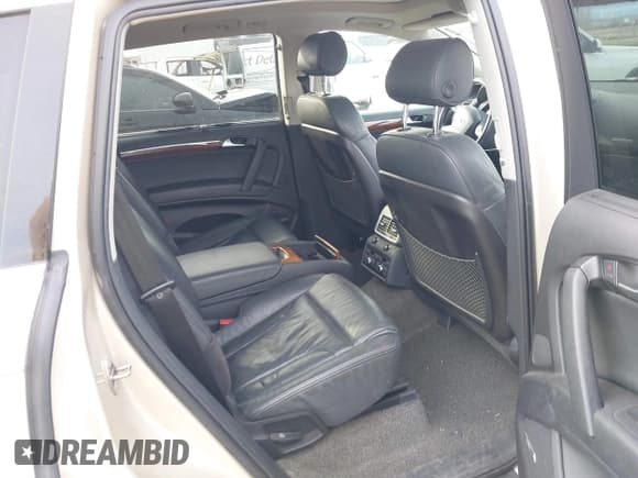 ✅ 2007 Audi Q7 Premium • VIN: WA1BV74L57D067858 • Lot: 41478606. Wystawiony na IAAI z przebiegiem 102 764 mil. Bezpłatny archiwum sprzedaży aukcyjnych z USA i szczegółowy raport historii pojazdu na DreamBid. Zdjęcie 8.