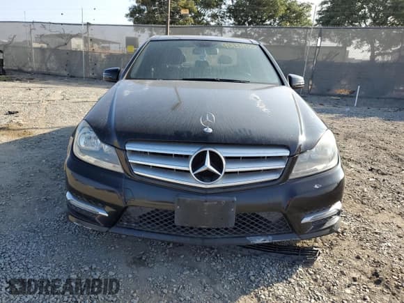 ✅ 2013 Mercedes-Benz C 300 Sport • VIN: WDDGF8AB7DA804037 • Lot: 90133835. Wystawiony na Copart z przebiegiem 145 998 mil. Bezpłatny archiwum sprzedaży aukcyjnych z USA i szczegółowy raport historii pojazdu na DreamBid. Zdjęcie 5.