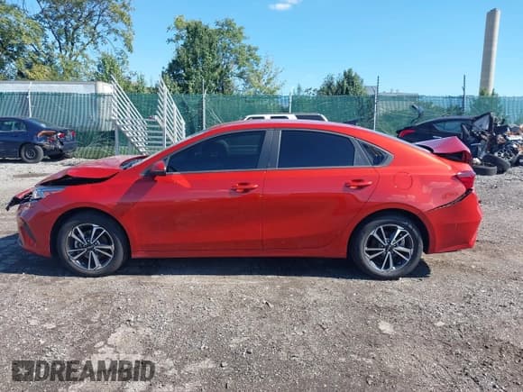 ✅ 2024 Kia Forte LXS • VIN: 3KPF24AD0RE706273 • Lot: 43169740. Wystawiony na IAAI z przebiegiem 8 945 mil. Bezpłatny archiwum sprzedaży aukcyjnych z USA i szczegółowy raport historii pojazdu na DreamBid. Zdjęcie 14.