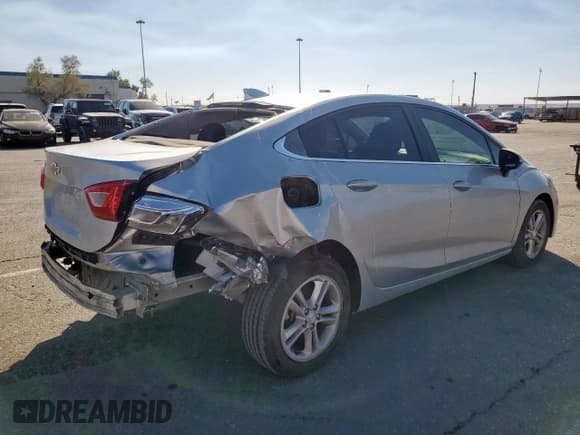 ✅ 2018 Chevrolet Cruze LT • VIN: 1G1BE5SM7J7156139 • Lot: 89448265. Wystawiony na Copart z przebiegiem 144 059 mil. Bezpłatny archiwum sprzedaży aukcyjnych z USA i szczegółowy raport historii pojazdu na DreamBid. Zdjęcie 3.