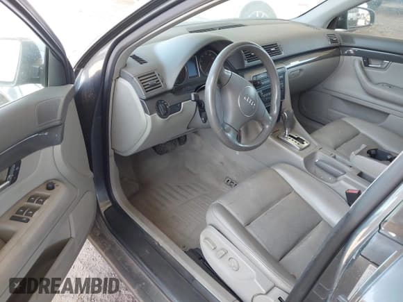 ✅ 2004 Audi A4 1.8T • VIN: WAULC68E84A062427 • Lot: 42761925. Wystawiony na IAAI z przebiegiem 185 554 mil. Bezpłatny archiwum sprzedaży aukcyjnych z USA i szczegółowy raport historii pojazdu na DreamBid. Zdjęcie 12.