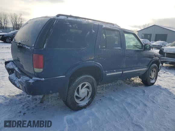 ✅ 2001 Chevrolet Blazer LT • VIN: 1GNDT13W412198237 • Lot: 88737605. Wystawiony na Copart z przebiegiem 202 398 mil. Bezpłatny archiwum sprzedaży aukcyjnych z USA i szczegółowy raport historii pojazdu na DreamBid. Zdjęcie 3.