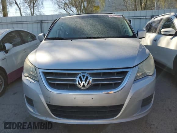 ✅ 2009 Volkswagen Routan SE • VIN: 2V8HW34159R543812 • Lot: 89431105. Wystawiony na Copart z przebiegiem 173 560 mil. Bezpłatny archiwum sprzedaży aukcyjnych z USA i szczegółowy raport historii pojazdu na DreamBid. Zdjęcie 5.