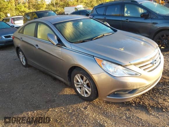 2014 Hyundai Sonata GLS with VIN 5NPEB4AC1EH918981, listed as a IAAI auction lot 43497789 with 141,888 mi miles and . Bid and sale history available at DreamBid. Image 1.