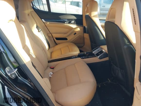 ✅ 2016 Porsche Panamera 4 • VIN: WP0AA2A79GL004758 • Lot: 42281848. Listed on IAAI with 105,580 mi. Free auction sales archive from the USA and detailed vehicle history report at DreamBid. Image 8.