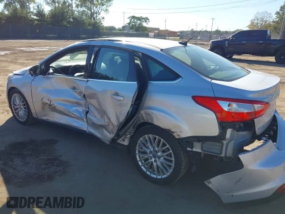 ✅ 2012 Ford Focus SEL • VIN: 1FAHP3H26CL367547 • Лот: 43373937. Опубликован ранее на IAAI с пробегом 169 282 миль. Бесплатный доступ к архиву аукционных продаж из США и подробный отчёт об истории автомобиля на DreamBid. Изображение 3.