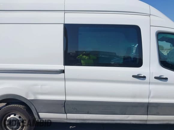 ✅ 2021 Ford Transit Cargo • VIN: 1FTBW3X88MKA61112 • Lot: 43350434. Wystawiony na IAAI z przebiegiem 57 141 mil. Bezpłatny archiwum sprzedaży aukcyjnych z USA i szczegółowy raport historii pojazdu na DreamBid. Zdjęcie 14.