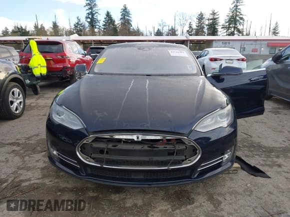 ✅ 2015 Tesla Model S 85 • VIN: 5YJSA1S15FFP77026 • Лот: 43760984. Опубликован ранее на IAAI с пробегом 95 875 миль. Бесплатный доступ к архиву аукционных продаж из США и подробный отчёт об истории автомобиля на DreamBid. Изображение 6.