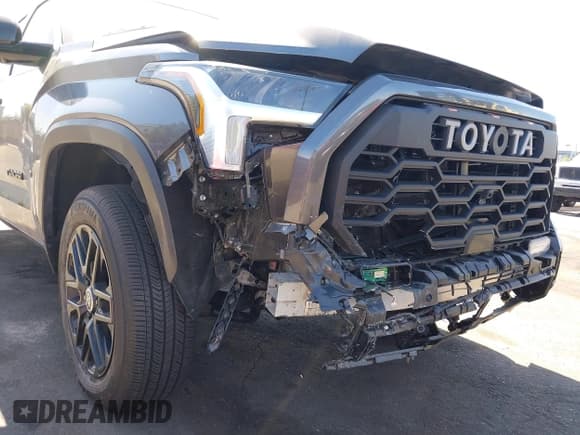✅ 2024 Toyota Tundra Limited Hybrid • VIN: 5TFWC5DB5RX059978 • Lot: 42265346. Wystawiony na IAAI z przebiegiem 16 882 mil. Bezpłatny archiwum sprzedaży aukcyjnych z USA i szczegółowy raport historii pojazdu na DreamBid. Zdjęcie 6.