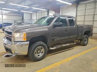 ✅ 2007 Chevrolet Silverado 2500HD Work Truck • VIN: 1GCHK29K97E529697 • Lot: 94190415. Wystawiony na Copart z przebiegiem 145 783 mil. Bezpłatny archiwum sprzedaży aukcyjnych z USA i szczegółowy raport historii pojazdu na DreamBid. Zdjęcie 1.