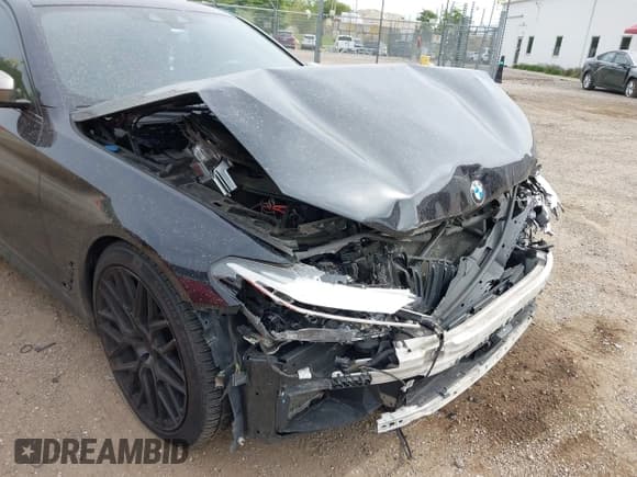 ✅ 2018 BMW 5 Series M550i xDrive • VIN: WBAJB9C53JB286746 • Lot: 42303002. Listed on IAAI with 81,039 mi. Free auction sales archive from the USA and detailed vehicle history report at DreamBid. Image 18.