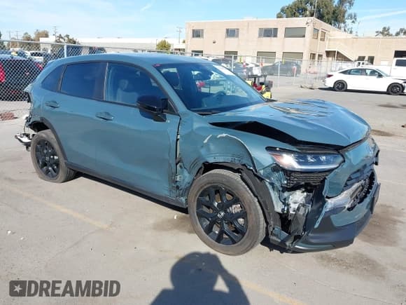 ✅ 2024 Honda HR-V Sport • VIN: 3CZRZ1H57RM745447 • Lot: 43635544. Listed on IAAI with 15,884 mi. Free auction sales archive from the USA and detailed vehicle history report at DreamBid. Image 1.