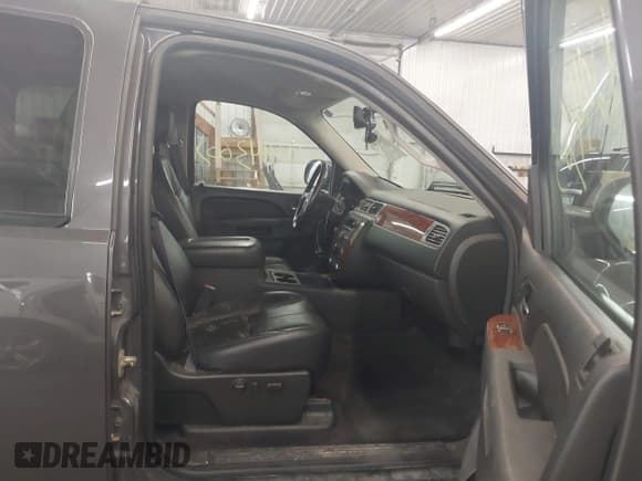 ✅ 2011 Chevrolet Silverado 1500 LTZ • VIN: 1GCPKTE32BF179378 • Lot: 42943605. Wystawiony na IAAI z przebiegiem 196 443 mil. Bezpłatny archiwum sprzedaży aukcyjnych z USA i szczegółowy raport historii pojazdu na DreamBid. Zdjęcie 5.