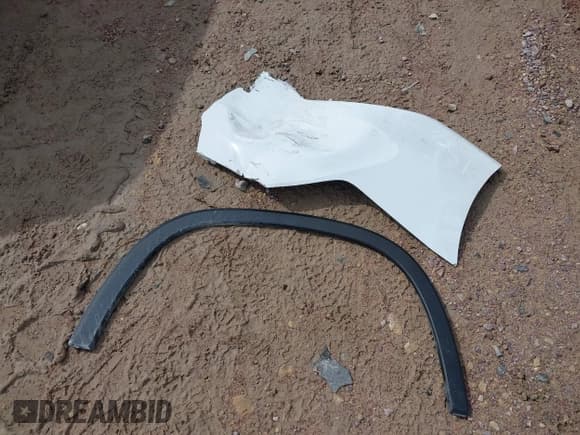 ✅ 2018 Toyota Camry LE • VIN: 4T1B11HK9JU077165 • Lot: 43270439. Listed on IAAI with 184,090 mi. Free auction sales archive from the USA and detailed vehicle history report at DreamBid. Image 12.