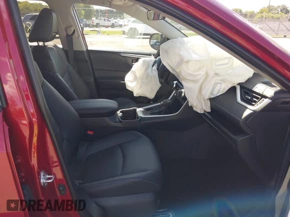 ✅ 2025 Toyota RAV4 XLE Premium • VIN: 2T3A1RFV8SW545578 • Лот: 43118866. Опубликован ранее на IAAI с пробегом 1 392 миль. Бесплатный доступ к архиву аукционных продаж из США и подробный отчёт об истории автомобиля на DreamBid. Изображение 5.