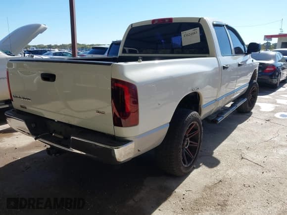 ✅ 2004 Dodge 1500 SLT • VIN: 1D7HU18D54J158148 • Lot: 43624483. Wystawiony na IAAI z przebiegiem 346 407 mil. Bezpłatny archiwum sprzedaży aukcyjnych z USA i szczegółowy raport historii pojazdu na DreamBid. Zdjęcie 4.