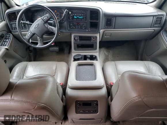 ✅ 2005 Chevrolet Suburban LT • VIN: 3GNFK16Z75G122946 • Лот: 81857204. Опубликован ранее на Copart с пробегом 136 259 миль. Бесплатный доступ к архиву аукционных продаж из США и подробный отчёт об истории автомобиля на DreamBid. Изображение 8.