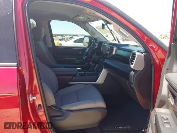 ✅ 2022 Toyota Tundra SR5 • VIN: 5TFLA5AB5NX017172 • Лот: 42316488. Опубликован ранее на IAAI с пробегом 61 969 миль. Бесплатный доступ к архиву аукционных продаж из США и подробный отчёт об истории автомобиля на DreamBid. Изображение 5.