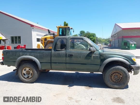 ✅ 2001 Toyota Tacoma • VIN: 5TEWM72N21Z870365 • Lot: 42776470. Listed on IAAI with 244,296 mi. Free auction sales archive from the USA and detailed vehicle history report at DreamBid. Image 13.