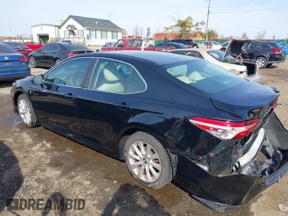 ✅ 2018 Toyota Camry LE • VIN: 4T1B11HK2JU674609 • Lot: 43590764. Listed on IAAI with 106,738 mi. Free auction sales archive from the USA and detailed vehicle history report at DreamBid. Image 3.