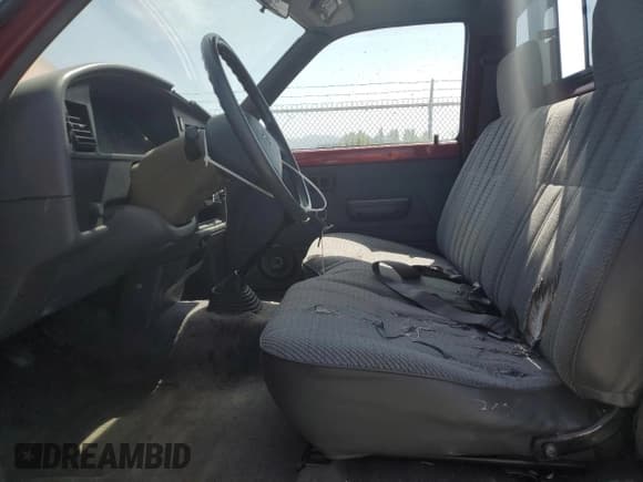 ✅ 1992 Toyota Pickup • VIN: 4TARN81A2NZ019534 • Lot: 60845135. Wystawiony na Copart z przebiegiem 154 771 mil. Bezpłatny archiwum sprzedaży aukcyjnych z USA i szczegółowy raport historii pojazdu na DreamBid. Zdjęcie 7.