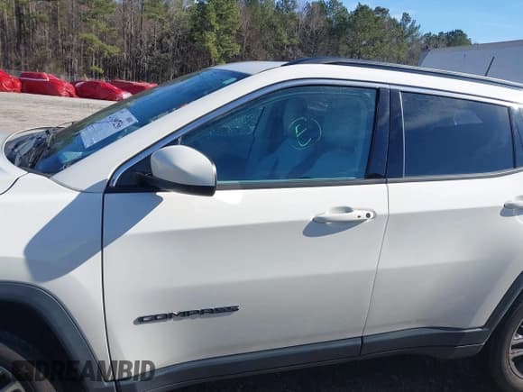 ✅ 2019 Jeep Compass Altitude • VIN: 3C4NJCBB0KT743170 • Lot: 41490256. Wystawiony na IAAI z przebiegiem 93 319 mil. Bezpłatny archiwum sprzedaży aukcyjnych z USA i szczegółowy raport historii pojazdu na DreamBid. Zdjęcie 15.