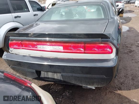 ✅ 2010 Dodge Challenger R/T Classic • VIN: 2B3CJ5DT6AH208068 • Lot: 41729877. Wystawiony na IAAI z przebiegiem 64 282 mil. Bezpłatny archiwum sprzedaży aukcyjnych z USA i szczegółowy raport historii pojazdu na DreamBid. Zdjęcie 17.