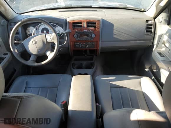 ✅ 2005 Dodge Dakota SLT • VIN: 1D7HE48N55S160968 • Лот: 76447804. Размещён на Copart с пробегом 149 357 миль миль. Получите бесплатный доступ к архиву аукционных продаж из США и посмотрите подробный отчёт об истории автомобиля на DreamBid. Изображение 8.