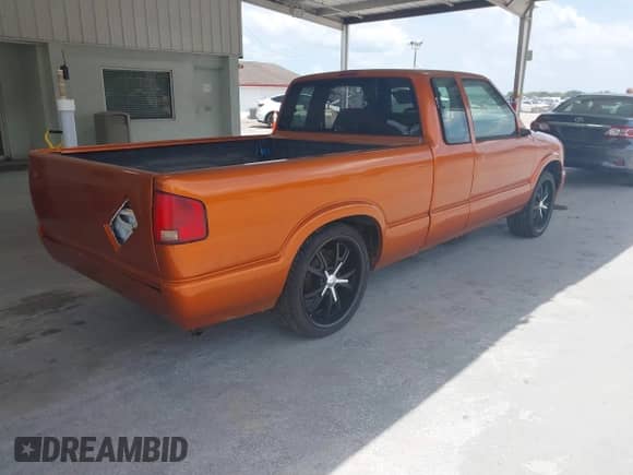 1994 Chevrolet S-10 LS with VIN 1GCCS1942R8222976, listed as a IAAI auction lot 42485374 with 179,897 mi miles and . Bid and sale history available at DreamBid. Image 4.
