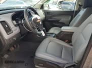 ✅ 2021 Chevrolet Colorado 2WD Work Truck • VIN: 1GCGSBENXM1222201 • Lot: 85576295. Wystawiony na Copart z przebiegiem 114 799 mil. Bezpłatny archiwum sprzedaży aukcyjnych z USA i szczegółowy raport historii pojazdu na DreamBid. Zdjęcie 7.