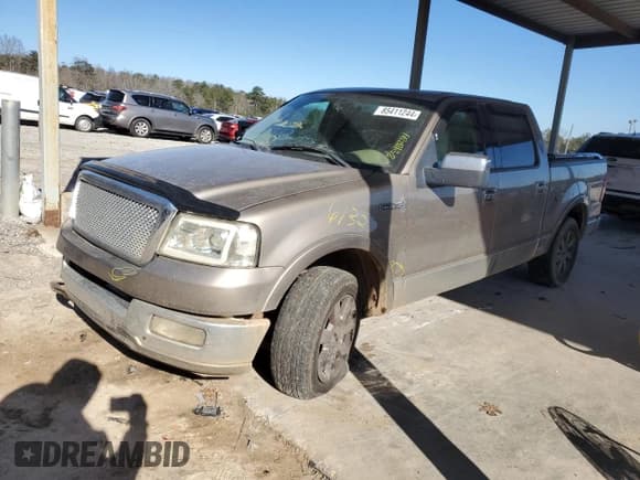 ✅ 2006 Lincoln Mark LT • VIN: 5LTPW16526FJ05180 • Lot: 85411244. Wystawiony na Copart z przebiegiem 334 446 mil. Bezpłatny archiwum sprzedaży aukcyjnych z USA i szczegółowy raport historii pojazdu na DreamBid. Zdjęcie 1.