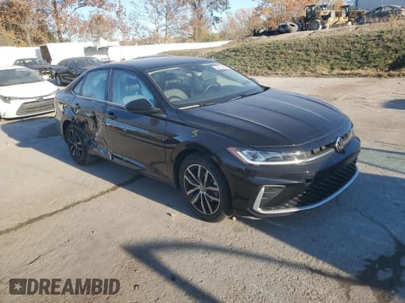 ✅ 2025 Volkswagen Jetta SE • VIN: 3VW7X7BU3SM026172 • Лот: 91606375. Опубликован ранее на Copart с пробегом 20 610 миль. Бесплатный доступ к архиву аукционных продаж из США и подробный отчёт об истории автомобиля на DreamBid. Изображение 4.