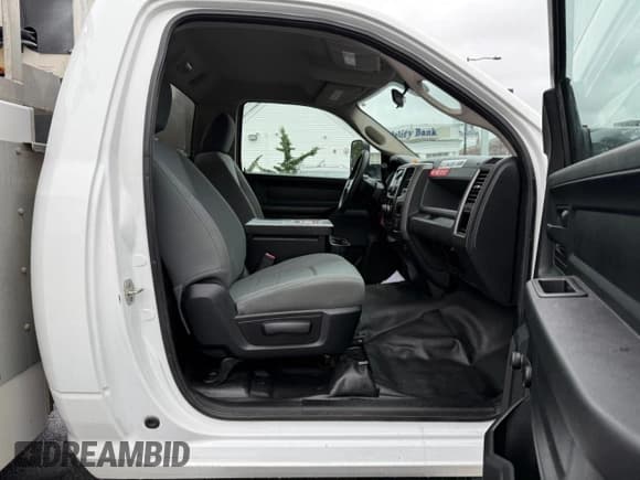 ✅ 2013 Ram 4500 • VIN: 3C7WRKAL3DG563021 • Lot: 61506875. Wystawiony na Copart z przebiegiem 177 291 mil. Bezpłatny archiwum sprzedaży aukcyjnych z USA i szczegółowy raport historii pojazdu na DreamBid. Zdjęcie 5.