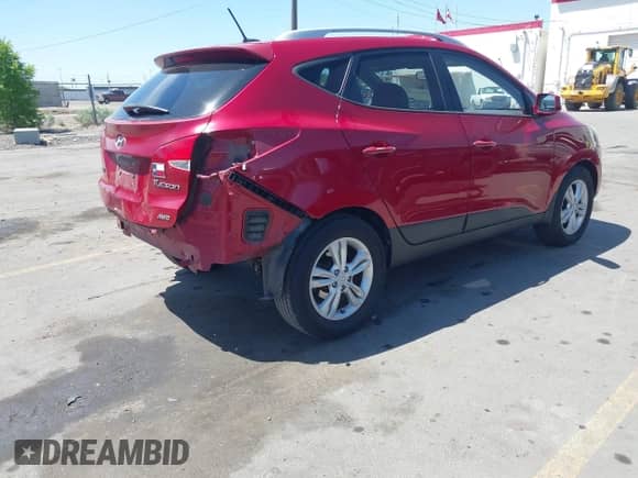 2011 Hyundai Tucson GLS z VIN KM8JUCAC5BU222446, wystawiony jako IAAI lot #42317252 z przebiegiem 137 273 mil mil oraz . Historia ofert i sprzedaży dostępna na DreamBid. Obrazek 4.