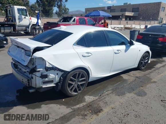 ✅ 2015 Lexus IS 250 • VIN: JTHBF1D25F5069351 • Lot: 43465850. Wystawiony na IAAI z przebiegiem 87 661 mil. Bezpłatny archiwum sprzedaży aukcyjnych z USA i szczegółowy raport historii pojazdu na DreamBid. Zdjęcie 4.