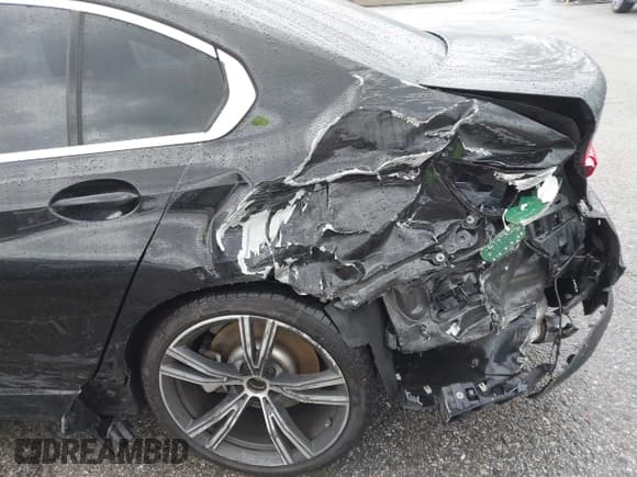 ✅ 2020 BMW 3 Series 330i • VIN: 3MW5R1J05L8B29231 • Lot: 43732694. Wystawiony na IAAI z przebiegiem 59 318 mil. Bezpłatny archiwum sprzedaży aukcyjnych z USA i szczegółowy raport historii pojazdu na DreamBid. Zdjęcie 6.