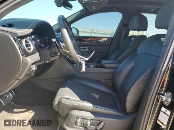 ✅ 2018 Bentley Bentayga Signature • VIN: SJAAC2ZV8JC020603 • Lot: 44983945. Wystawiony na Copart z przebiegiem 48 565 mil. Bezpłatny archiwum sprzedaży aukcyjnych z USA i szczegółowy raport historii pojazdu na DreamBid. Zdjęcie 7.