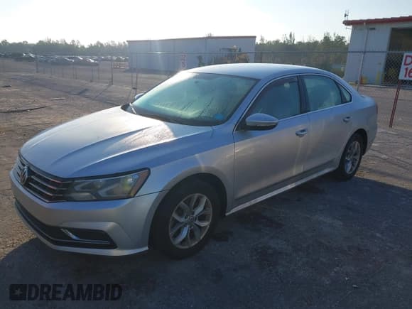 ✅ 2017 Volkswagen Passat S • VIN: 1VWAT7A38HC079423 • Lot: 43786850. Wystawiony na IAAI z przebiegiem 195 592 mil. Bezpłatny archiwum sprzedaży aukcyjnych z USA i szczegółowy raport historii pojazdu na DreamBid. Zdjęcie 2.