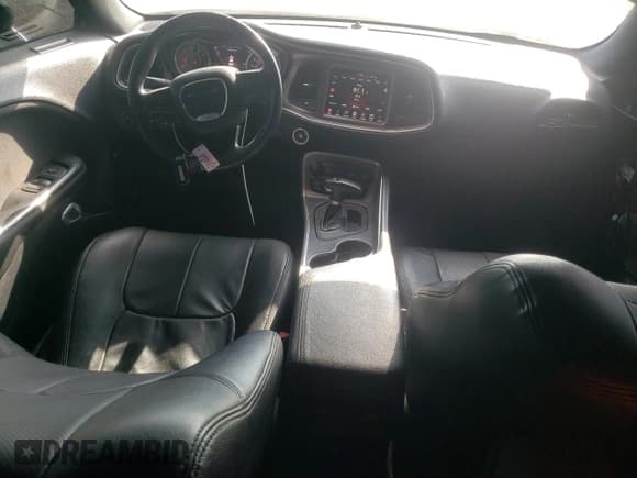 ✅ 2015 Dodge Challenger R/T • VIN: 2C3CDZAT5FH715282 • Lot: 50909344. Wystawiony na Copart z przebiegiem 79 555 mil. Bezpłatny archiwum sprzedaży aukcyjnych z USA i szczegółowy raport historii pojazdu na DreamBid. Zdjęcie 8.