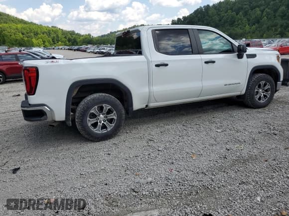 ✅ 2021 GMC Sierra 1500 • VIN: 3GTU9AEF7MG270032 • Lot: 62714895. Wystawiony na Copart z przebiegiem 23 609 mil. Bezpłatny archiwum sprzedaży aukcyjnych z USA i szczegółowy raport historii pojazdu na DreamBid. Zdjęcie 3.