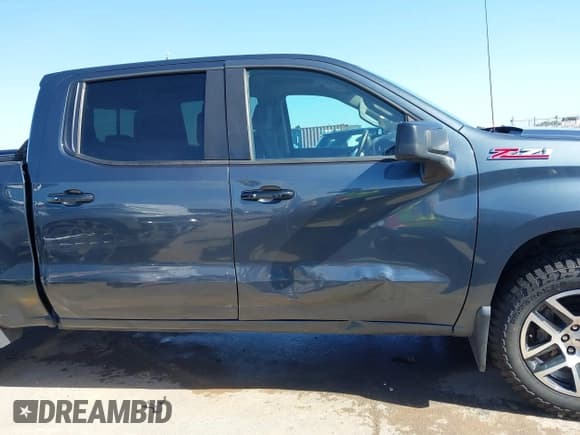 ✅ 2019 Chevrolet Silverado 1500 LT Trail Boss • VIN: 1GCPYFED1KZ366585 • Lot: 42853574. Wystawiony na IAAI z przebiegiem 102 469 mil. Bezpłatny archiwum sprzedaży aukcyjnych z USA i szczegółowy raport historii pojazdu na DreamBid. Zdjęcie 14.