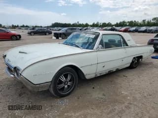 ✅ 1961 Ford Thunderbird • VIN: 1Y71Z127236 • Лот: 54090175. Опубликован ранее на Copart с пробегом 75 211 миль. Бесплатный доступ к архиву аукционных продаж из США и подробный отчёт об истории автомобиля на DreamBid. Изображение 1.