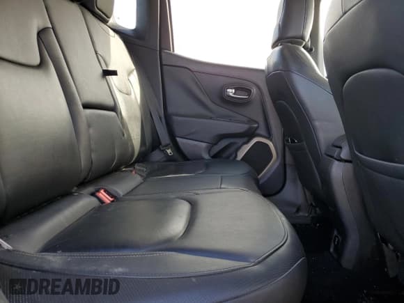 ✅ 2016 Jeep Renegade Limited • VIN: ZACCJBDT3GPD39723 • Lot: 91408505. Wystawiony na Copart z przebiegiem 147 939 mil. Bezpłatny archiwum sprzedaży aukcyjnych z USA i szczegółowy raport historii pojazdu na DreamBid. Zdjęcie 11.