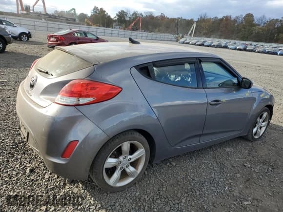✅ 2014 Hyundai Veloster • VIN: KMHTC6AD4EU184184 • Lot: 75909334. Wystawiony na Copart z przebiegiem 124 962 mil. Bezpłatny archiwum sprzedaży aukcyjnych z USA i szczegółowy raport historii pojazdu na DreamBid. Zdjęcie 3.